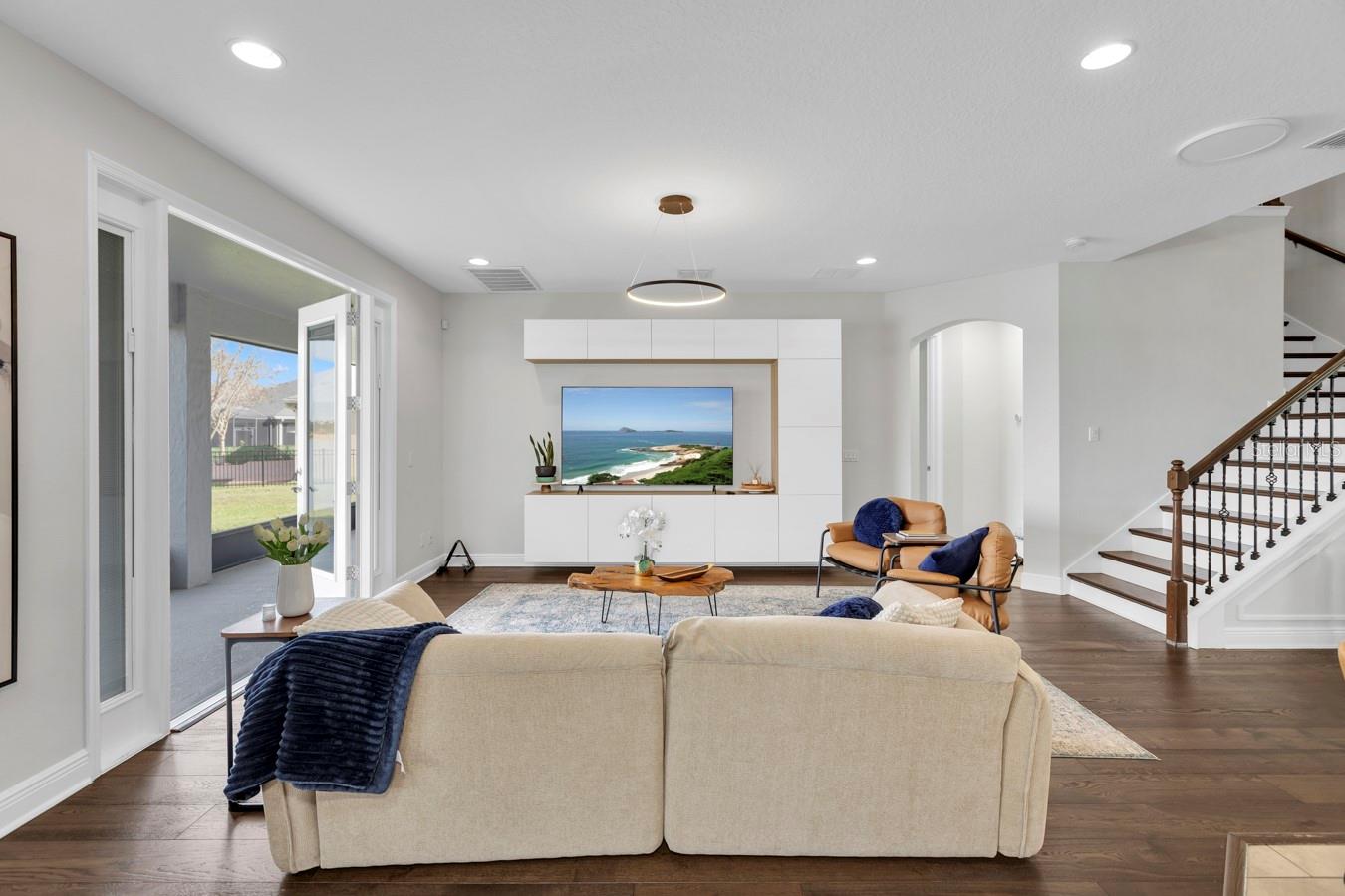 LAKE PRESERVE - Residential