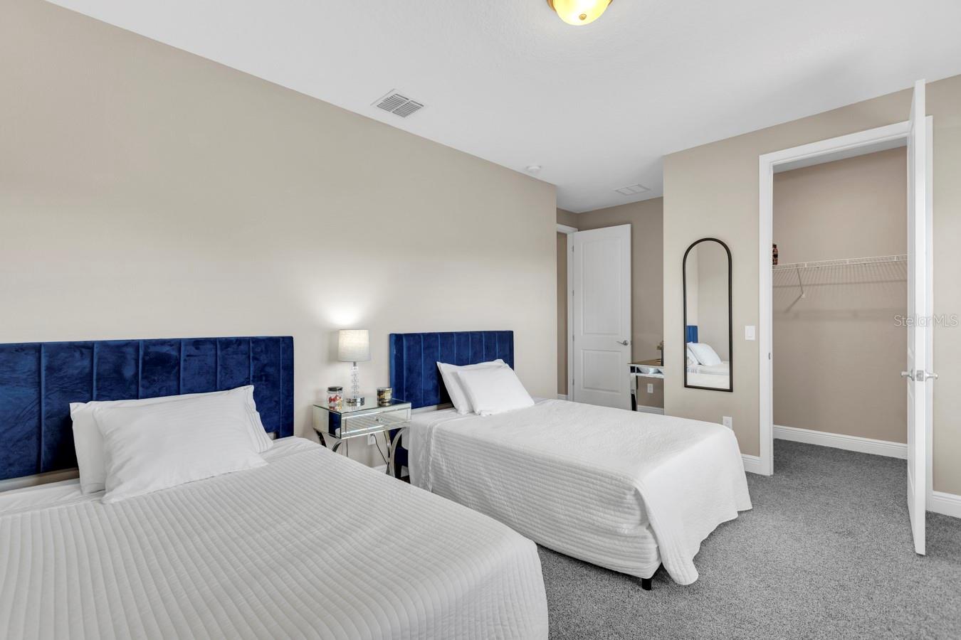 LAKE PRESERVE - Residential