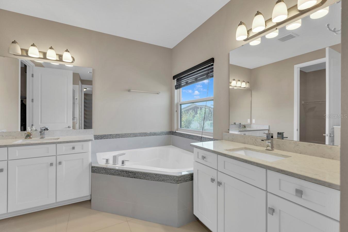 LAKE PRESERVE - Residential