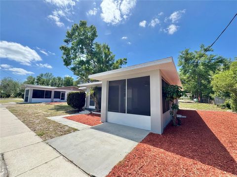Photo of 577 6th Street SE, Winter Haven, FL 33880 (MLS # P4937091)
