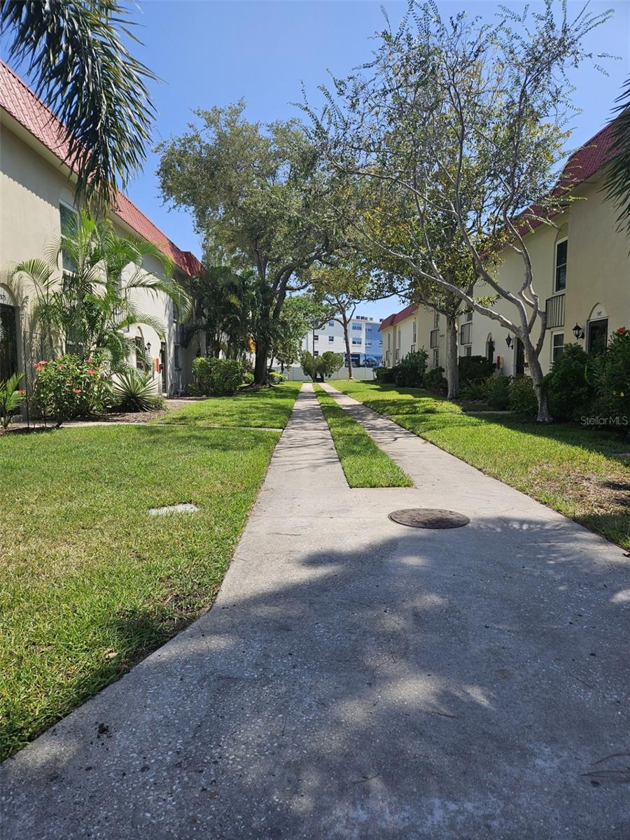 2700 BAYSHORE BOULEVARD 2B