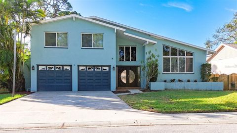 A home in SEMINOLE