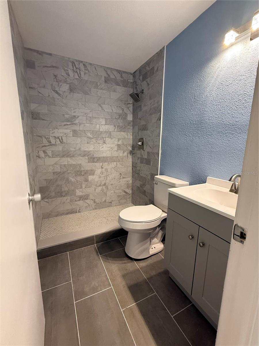 CLEARVIEW OAKS PARADISE - Residential