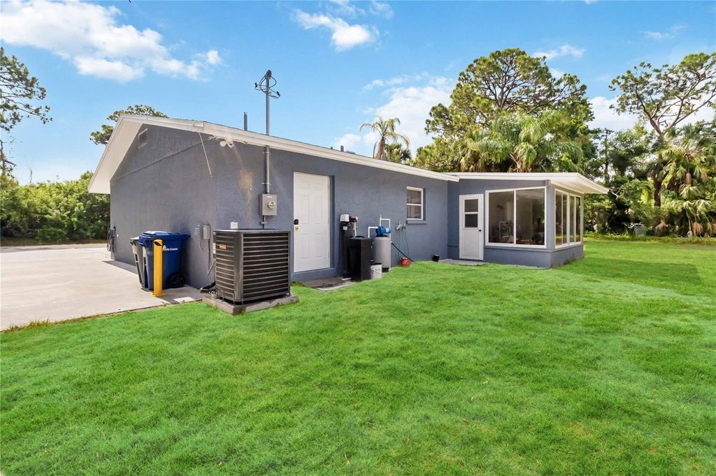 Photo of 526 Conrad Road, Venice, FL 34293 (MLS # A4692666)