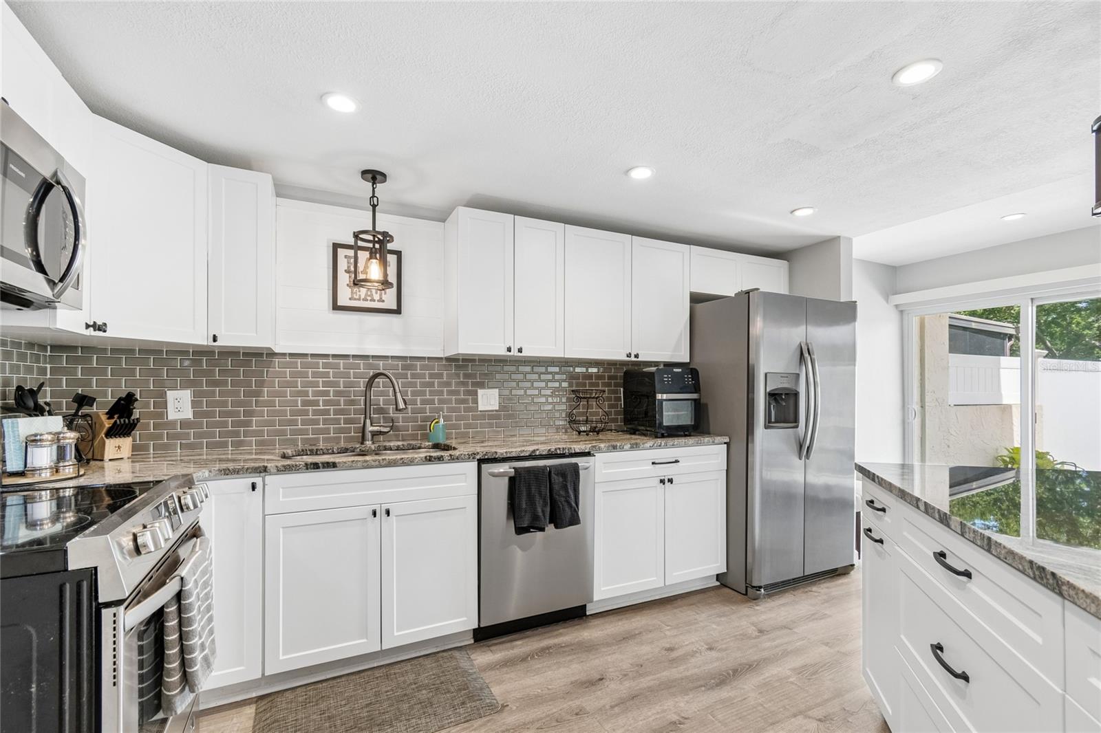 TOWNHOUSES AT BONNIE BAY CONDO - Residential