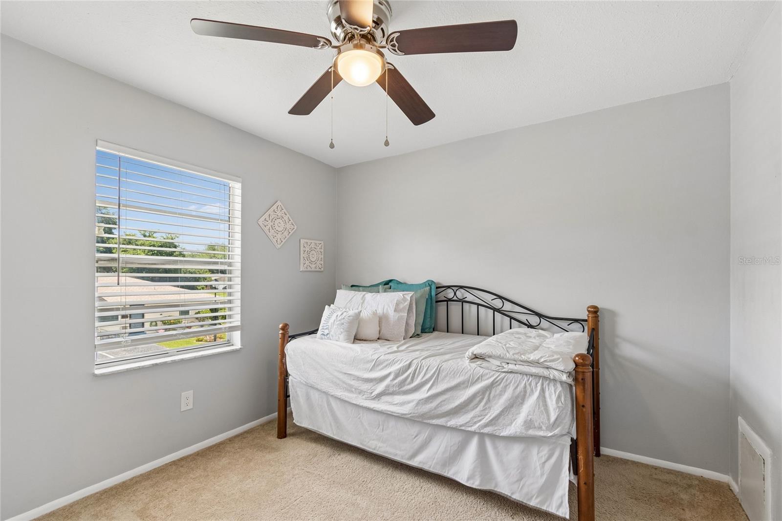 TOWNHOUSES AT BONNIE BAY CONDO - Residential