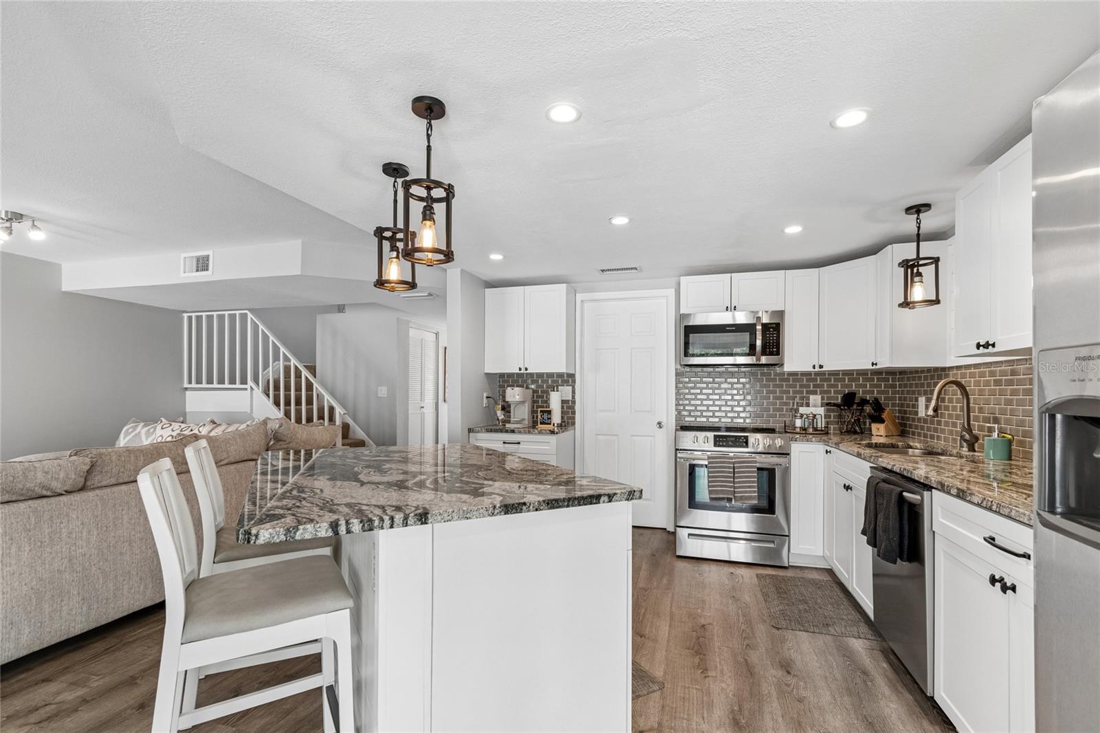 TOWNHOUSES AT BONNIE BAY CONDO - Residential