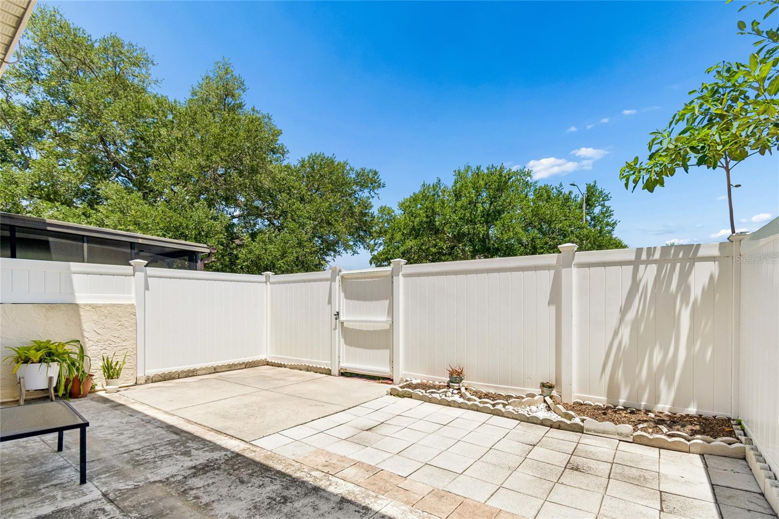 TOWNHOUSES AT BONNIE BAY CONDO - Residential