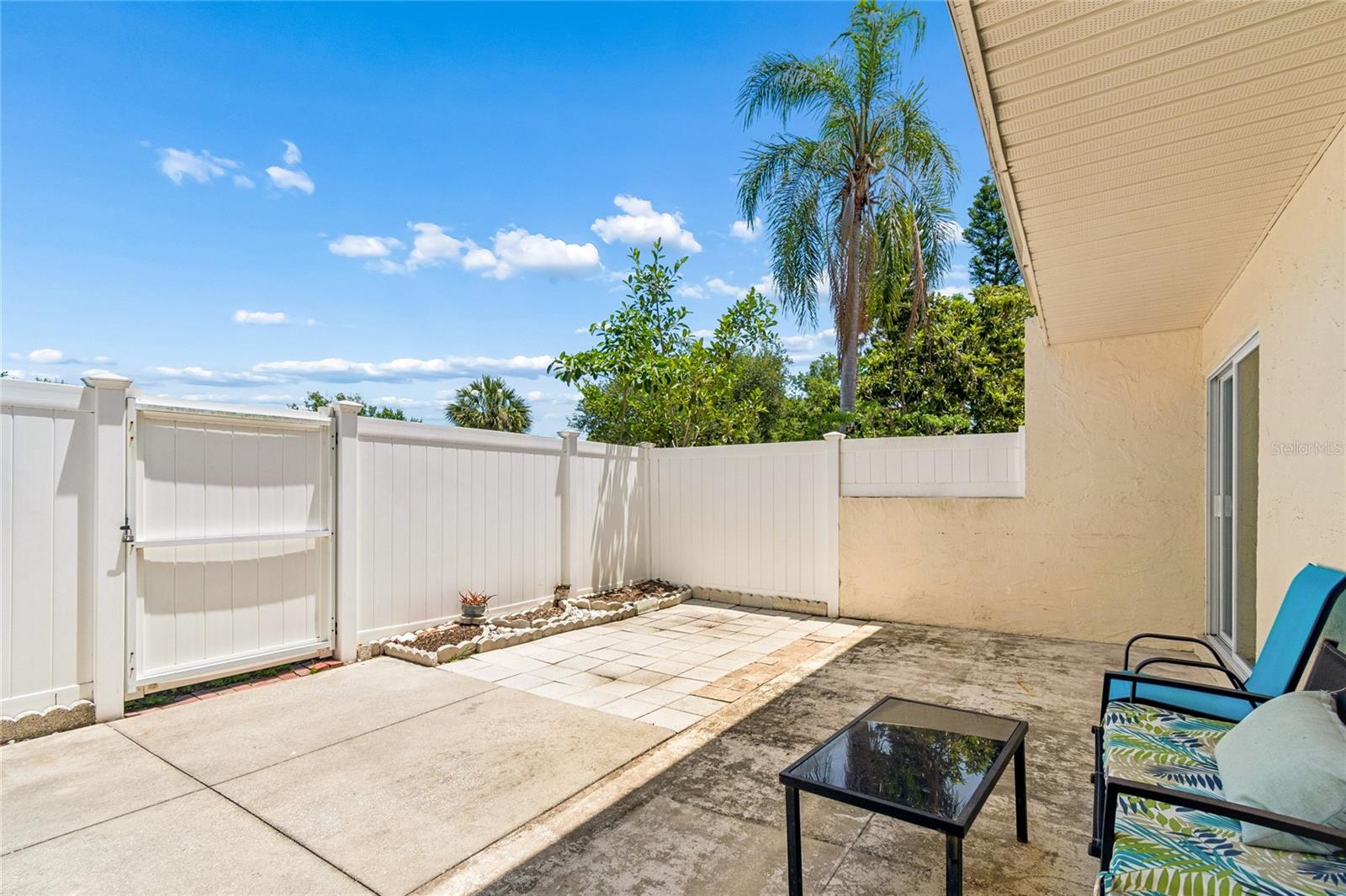 TOWNHOUSES AT BONNIE BAY CONDO - Residential