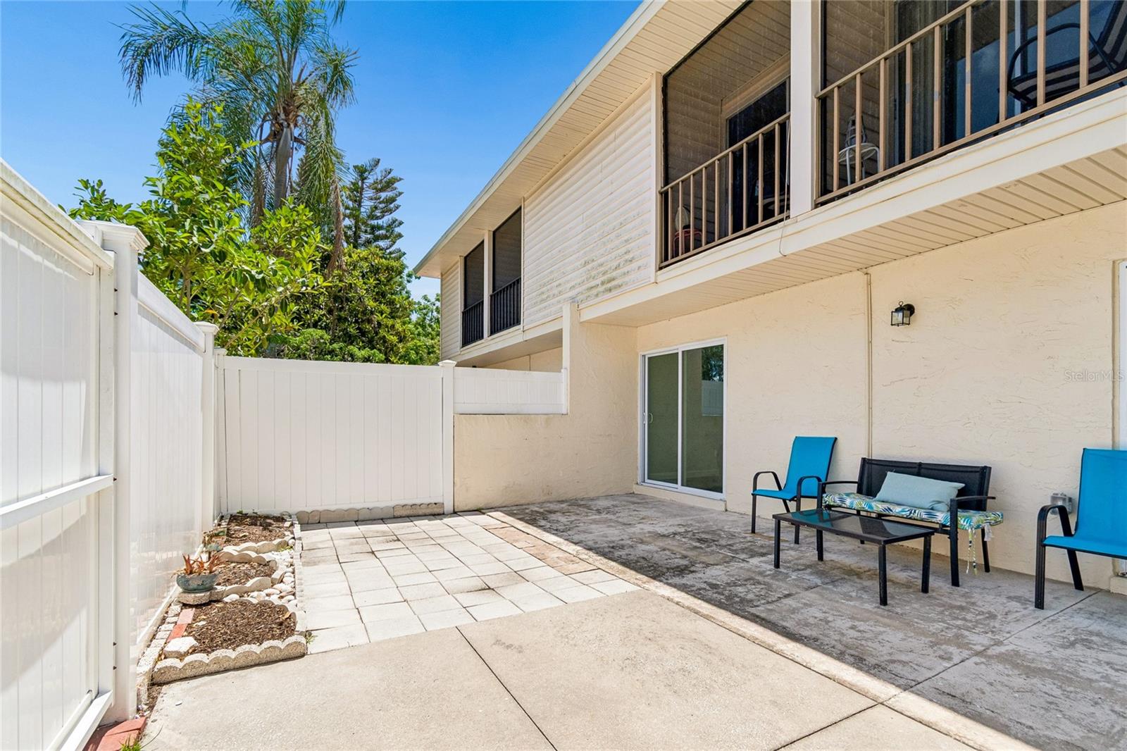 TOWNHOUSES AT BONNIE BAY CONDO - Residential