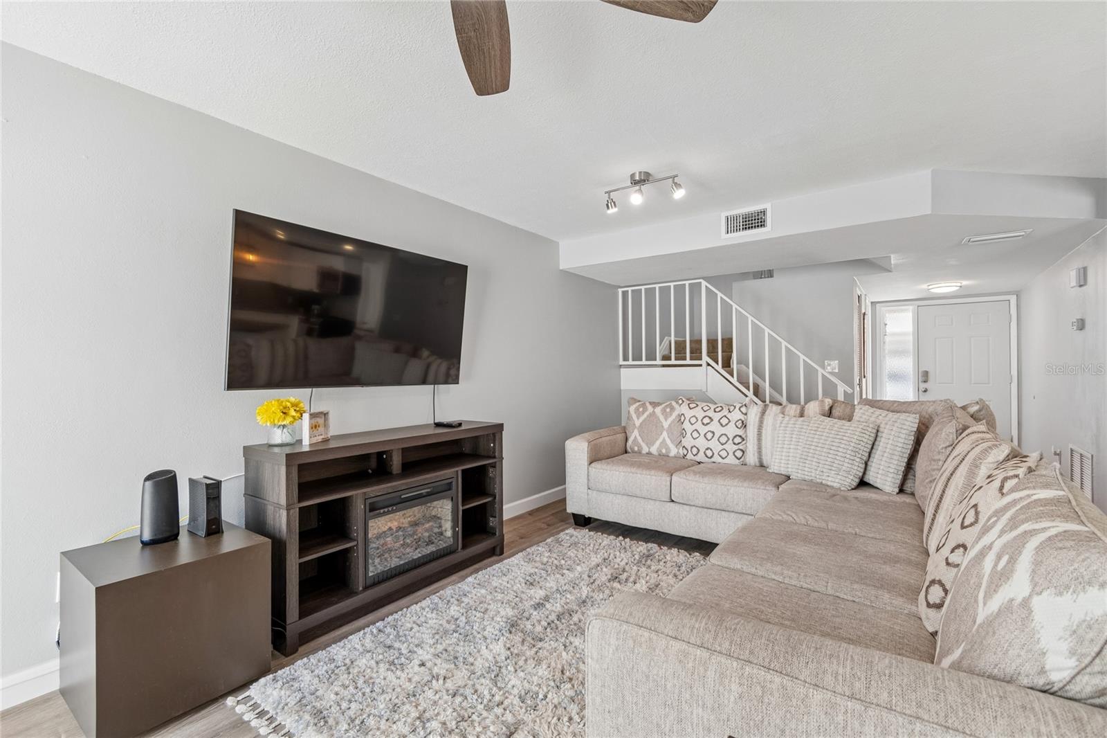 TOWNHOUSES AT BONNIE BAY CONDO - Residential