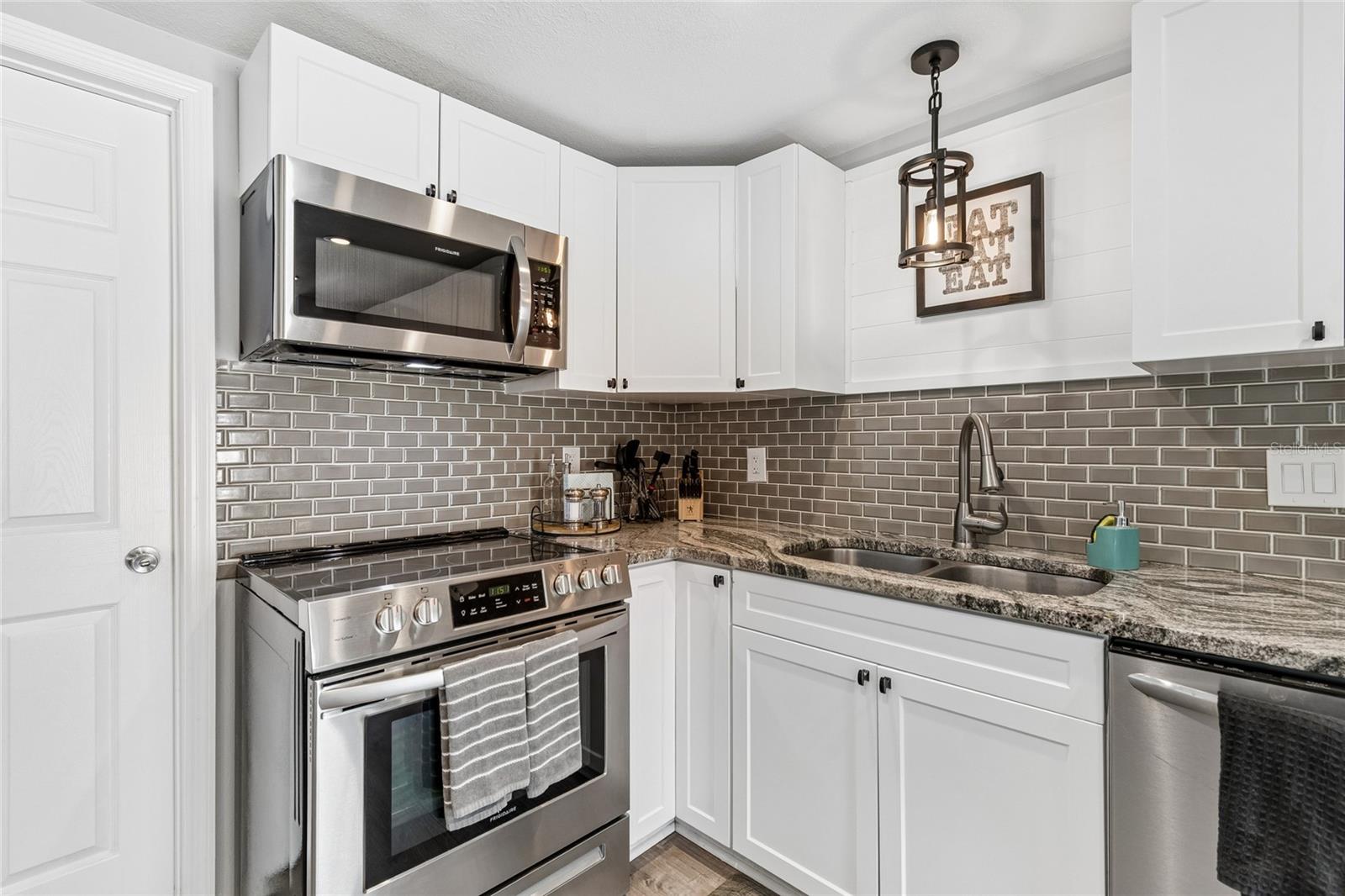 TOWNHOUSES AT BONNIE BAY CONDO - Residential