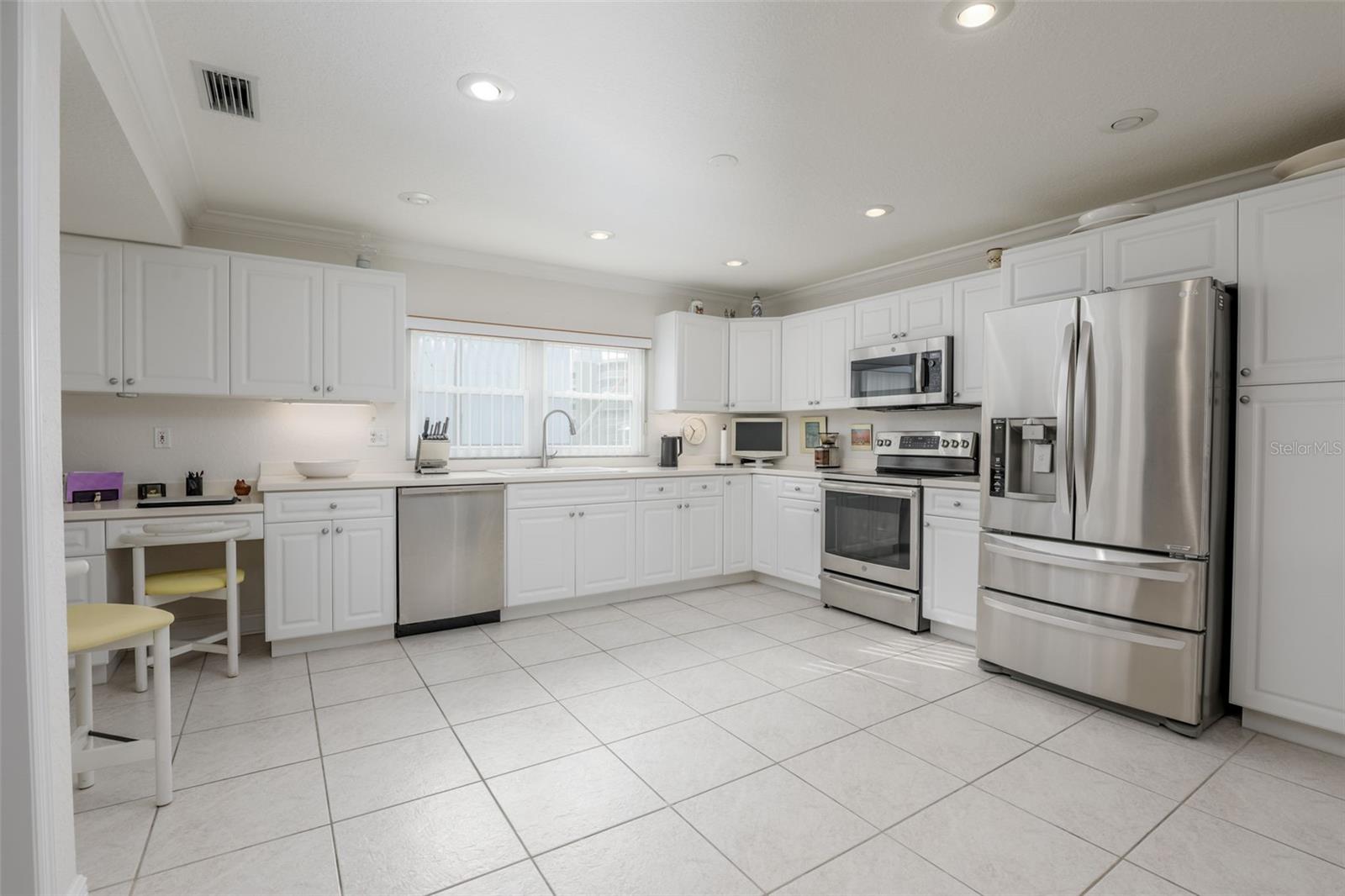 ISLAND TWNHMS TREASURE ISLAND - Residential