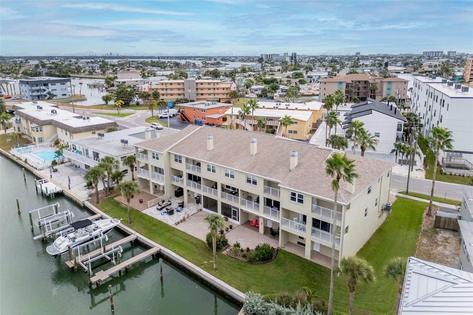 ISLAND TWNHMS TREASURE ISLAND - Residential