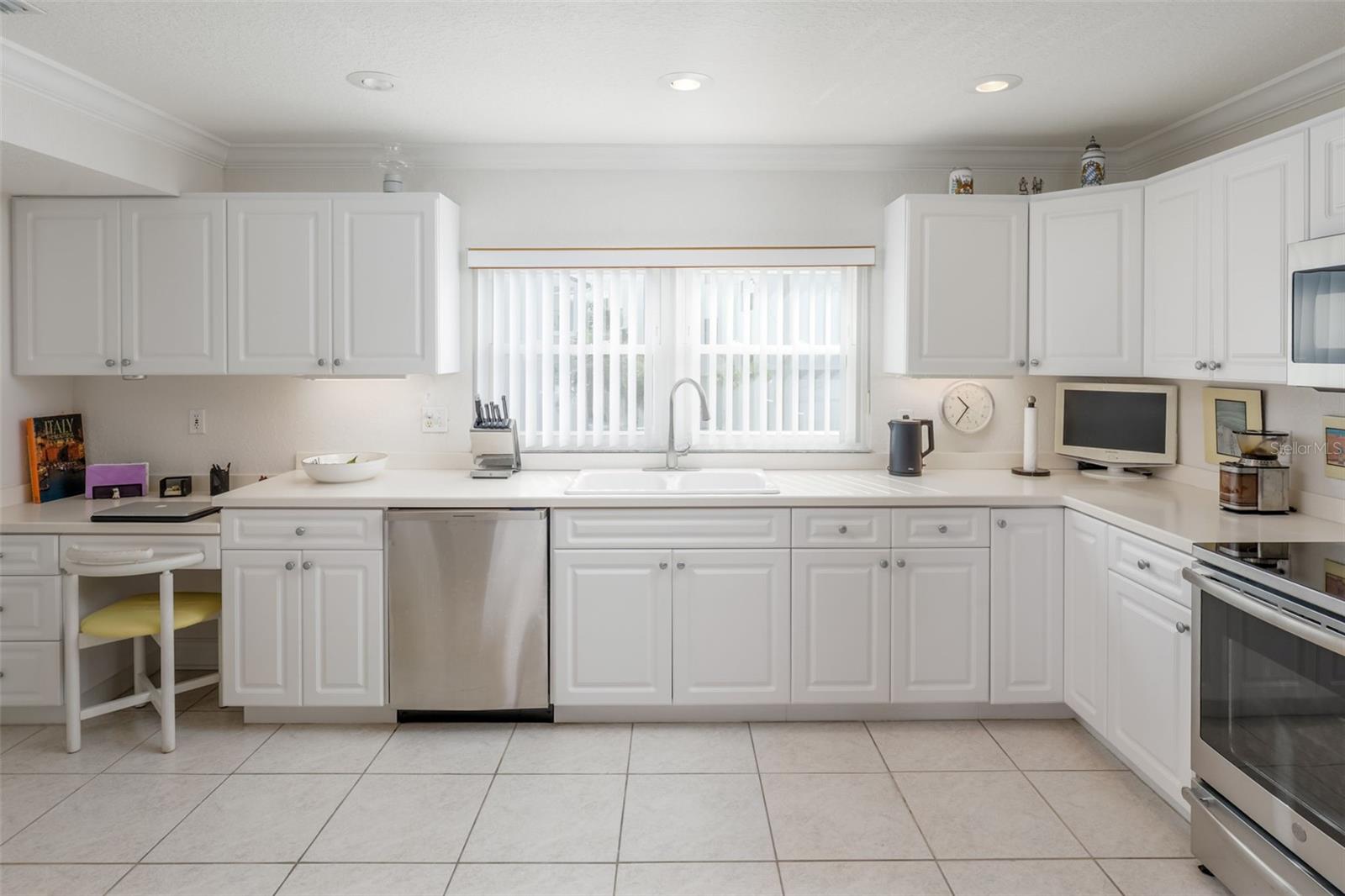 ISLAND TWNHMS TREASURE ISLAND - Residential