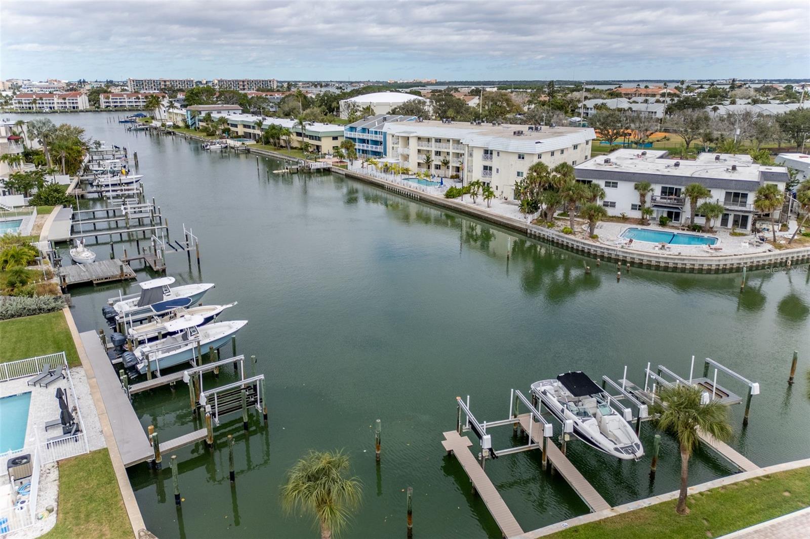 ISLAND TWNHMS TREASURE ISLAND - Residential