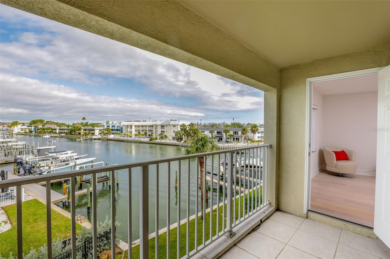 ISLAND TWNHMS TREASURE ISLAND - Residential