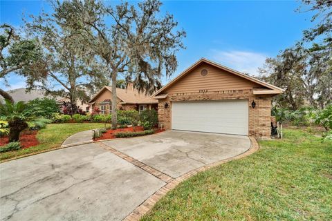 A home in PLANT CITY