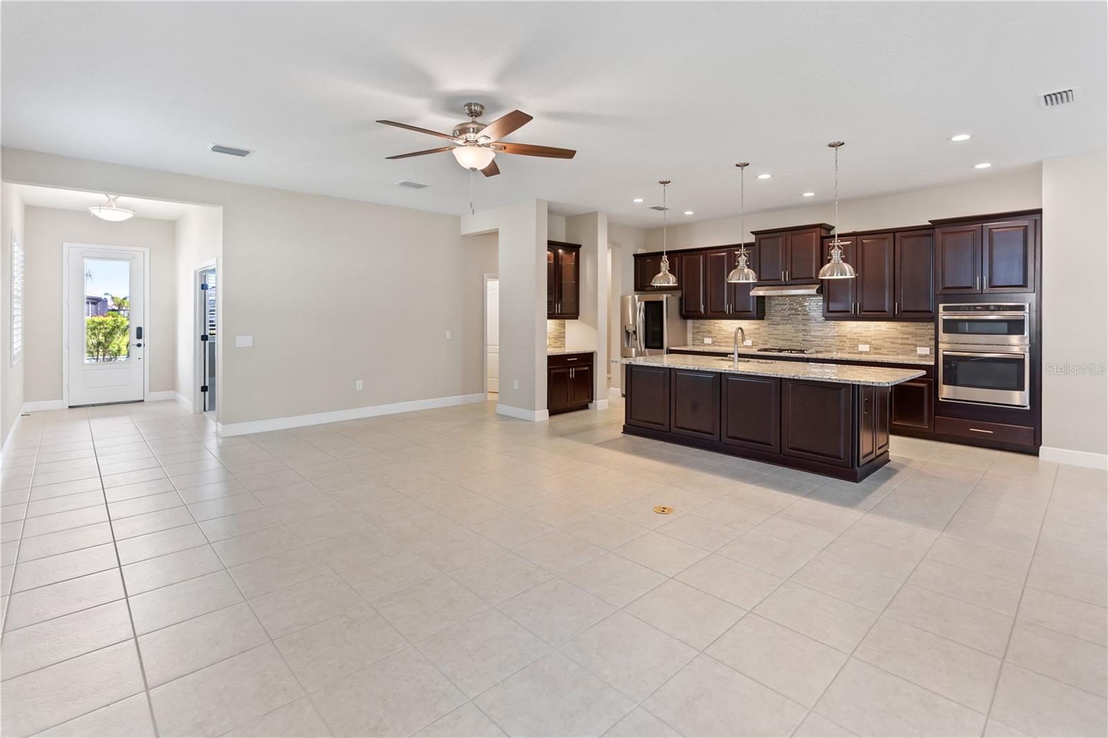 GRAND PALM - Residential Lease