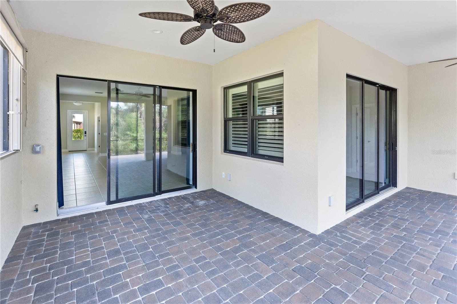 GRAND PALM - Residential Lease