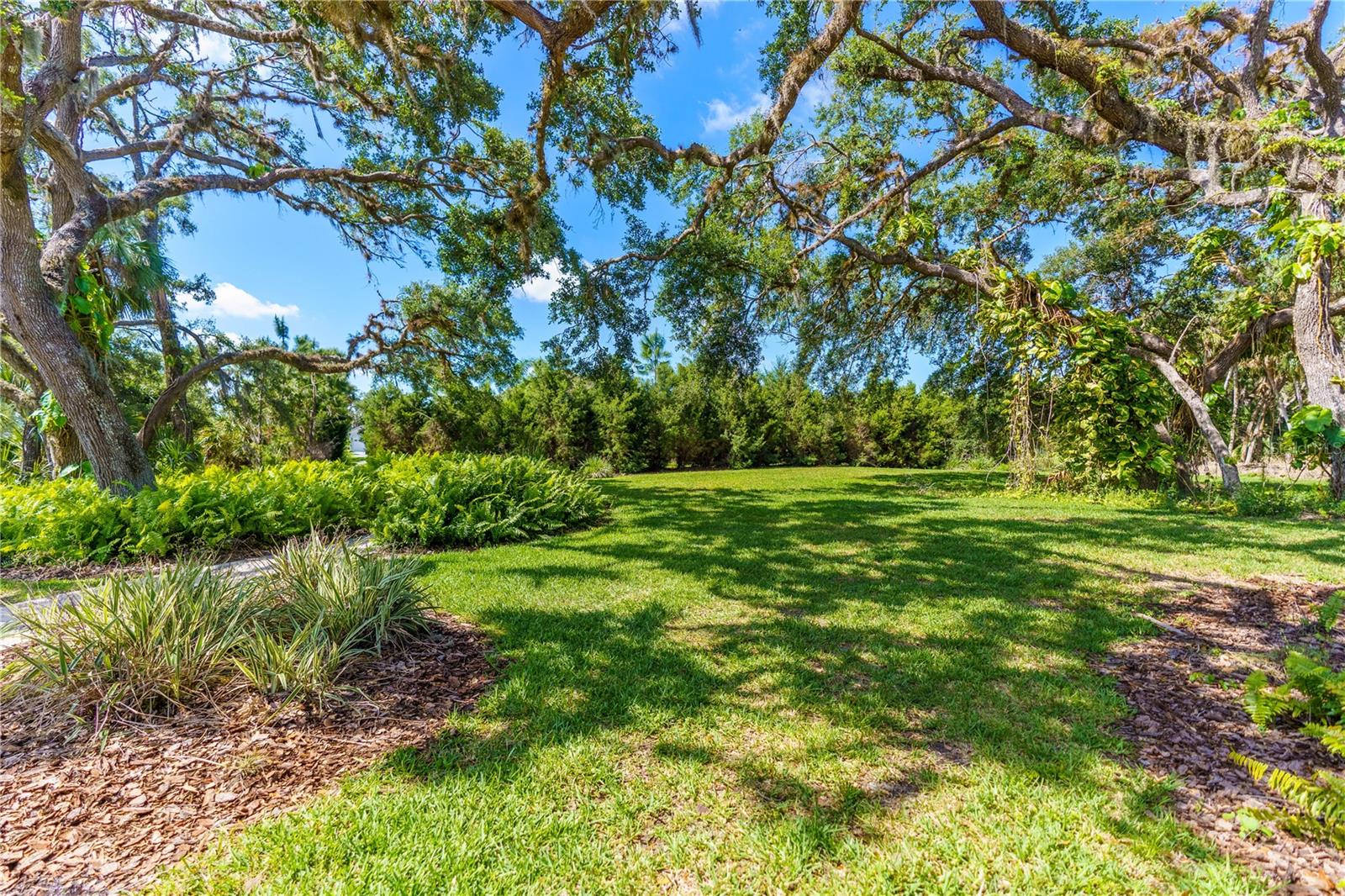 GRAND PALM - Residential Lease