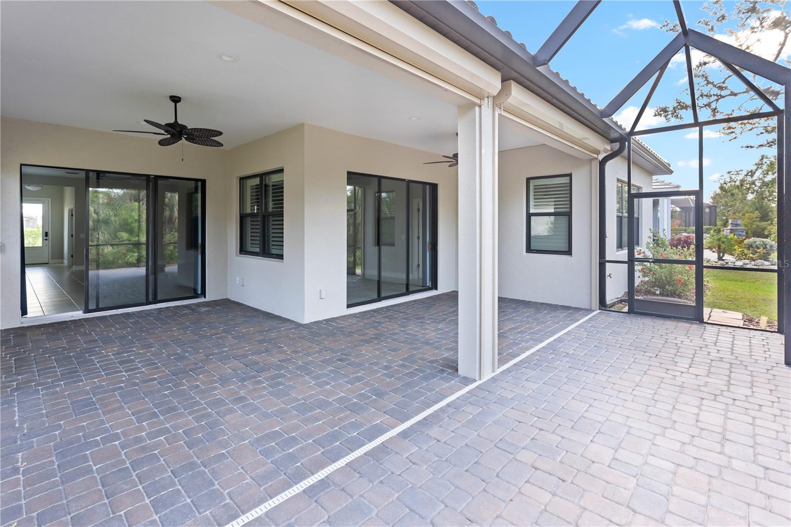GRAND PALM - Residential Lease