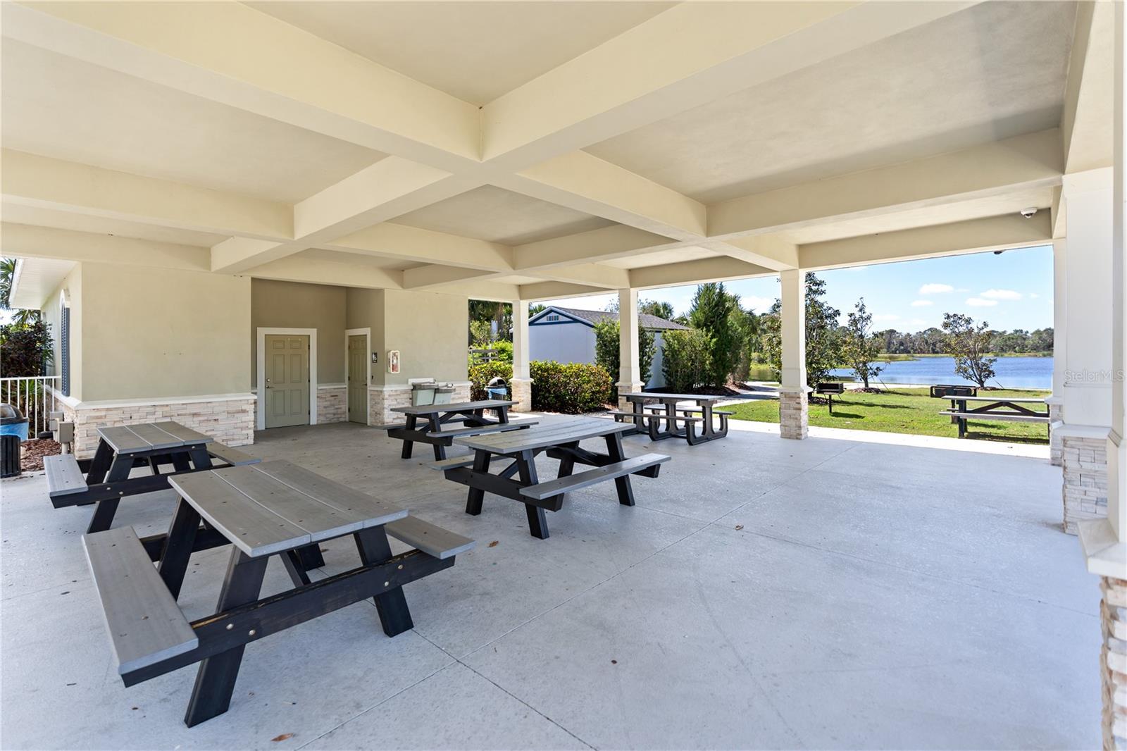 GRAND PALM - Residential Lease