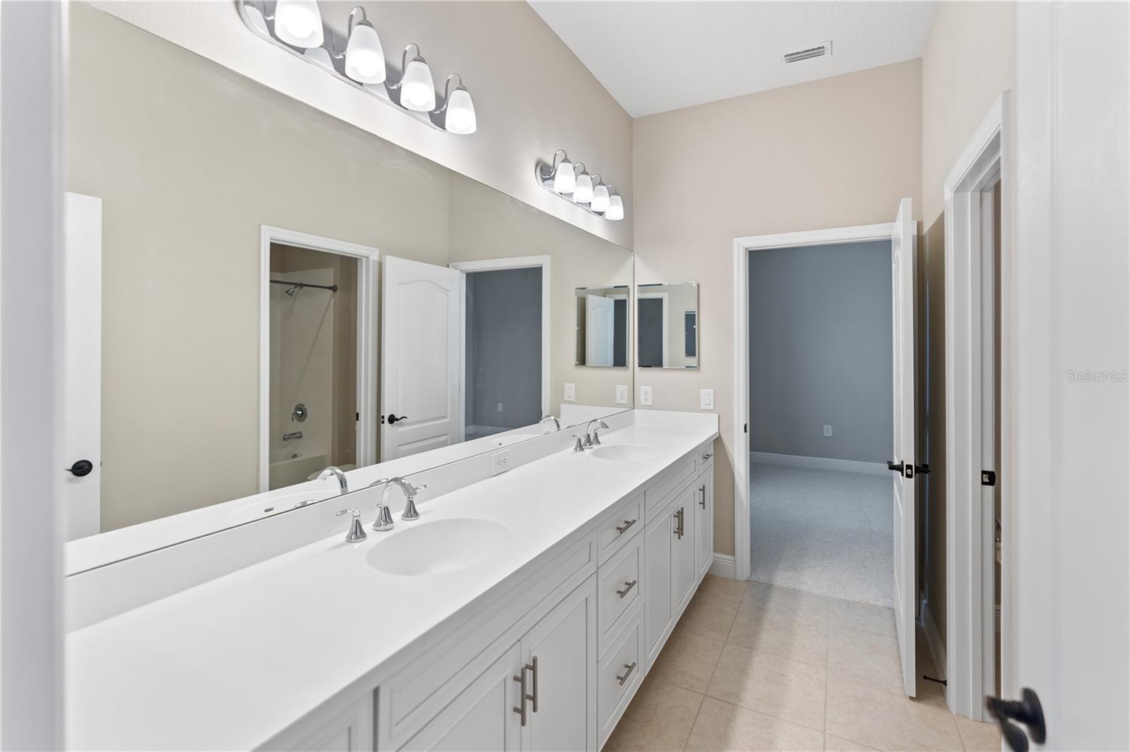 GRAND PALM - Residential Lease