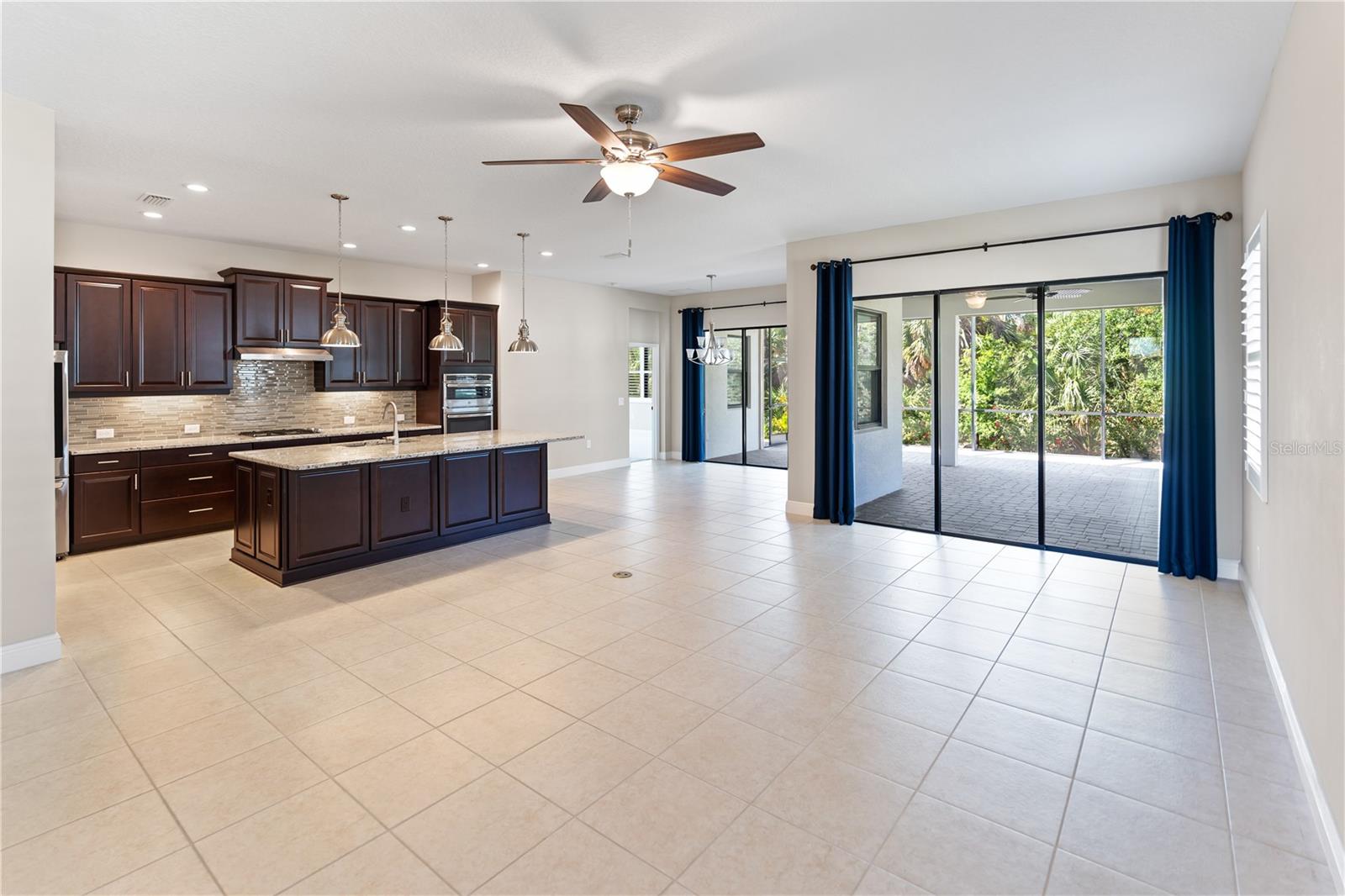 GRAND PALM - Residential Lease