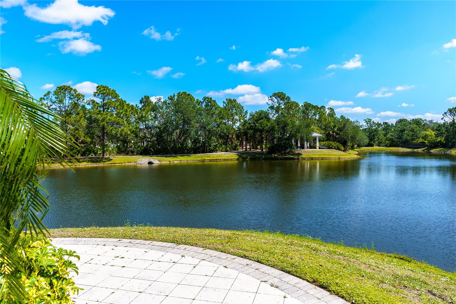 GRAND PALM - Residential Lease