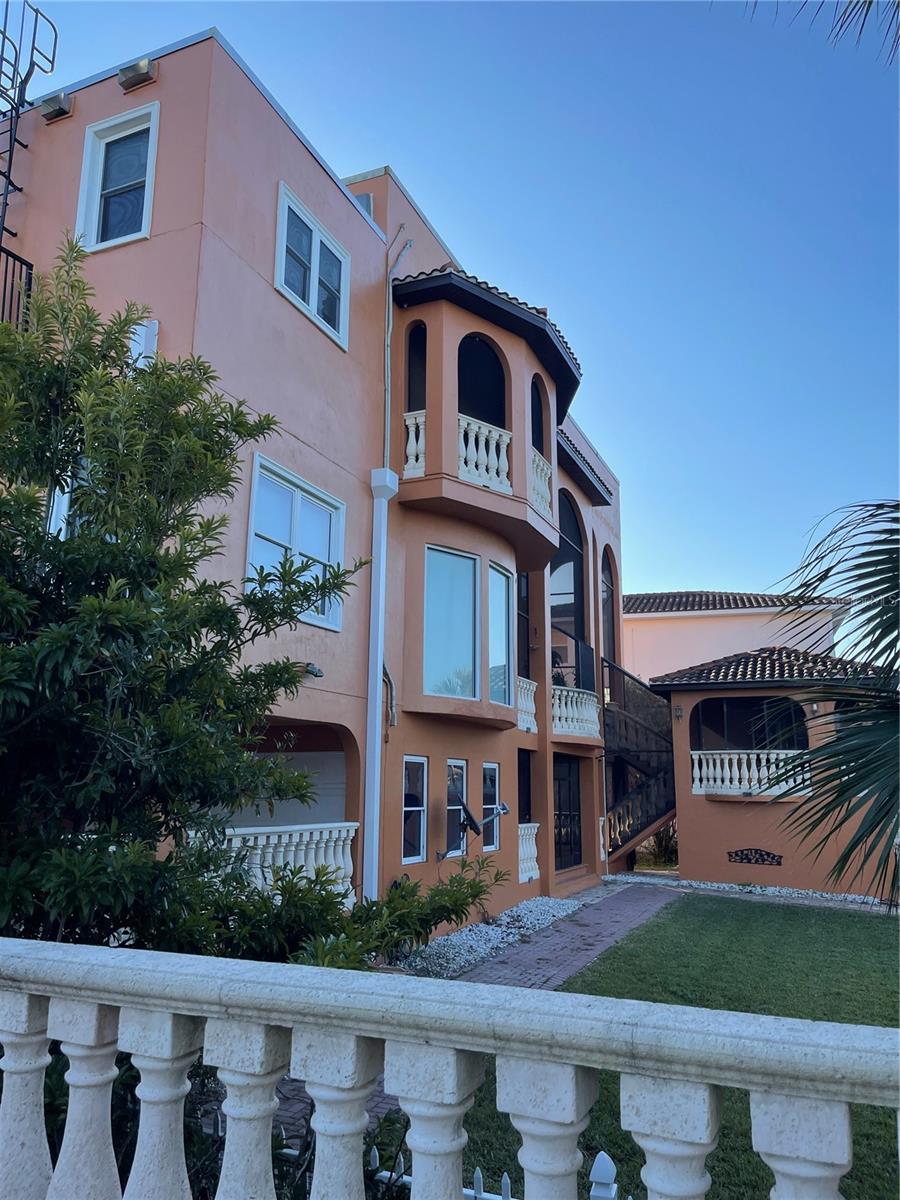 9017 BAYWOOD PARK DRIVE