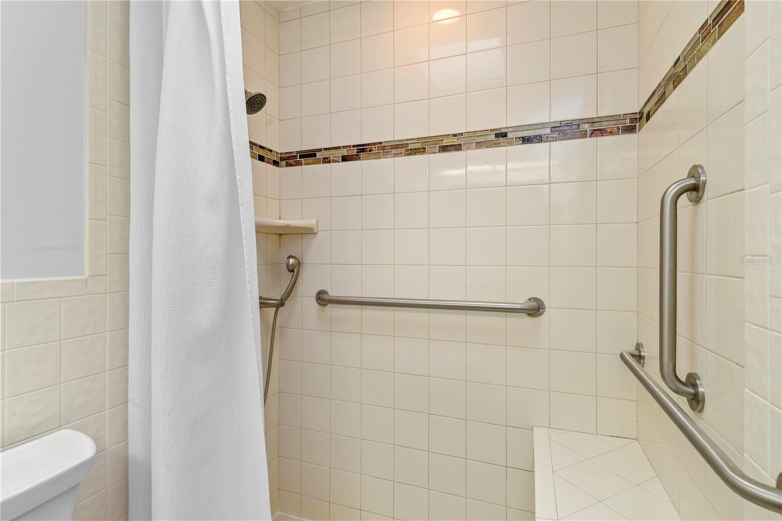 ISLAND 28 - Residential