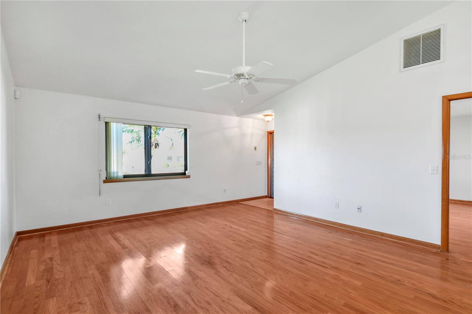 ISLAND 28 - Residential