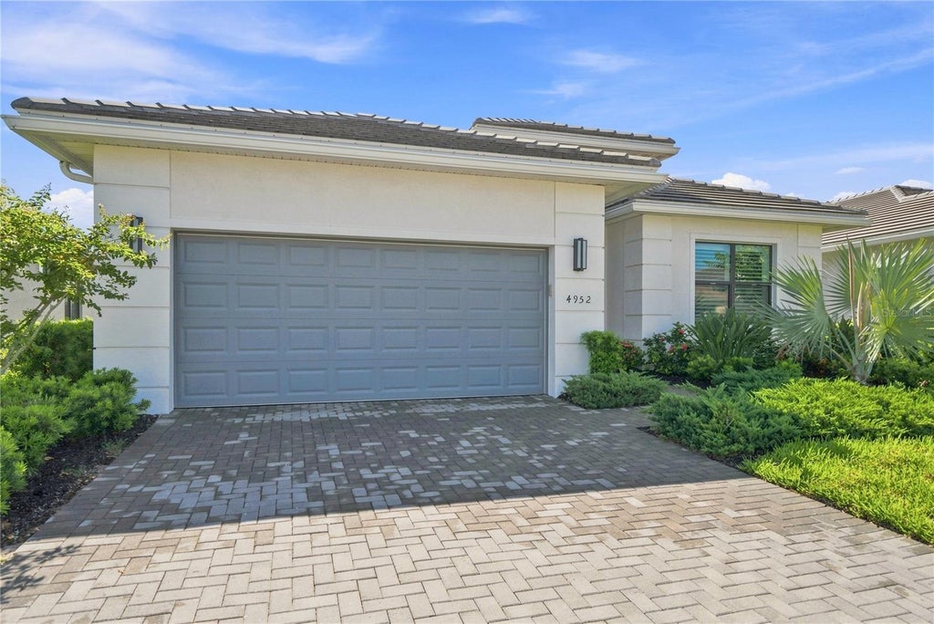 Photo of 4952 Fairhope Circle, Lakewood Ranch, FL 34211 (MLS # A4707828)