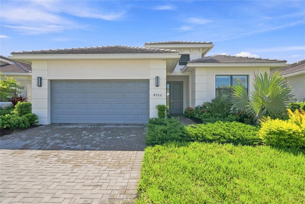 Photo of 4952 Fairhope Circle, Lakewood Ranch, FL 34211 (MLS # A4707828)