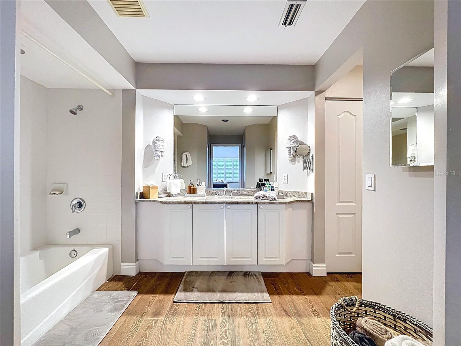 BOLLETTIERI RESORT VILLAS IV - Residential Lease