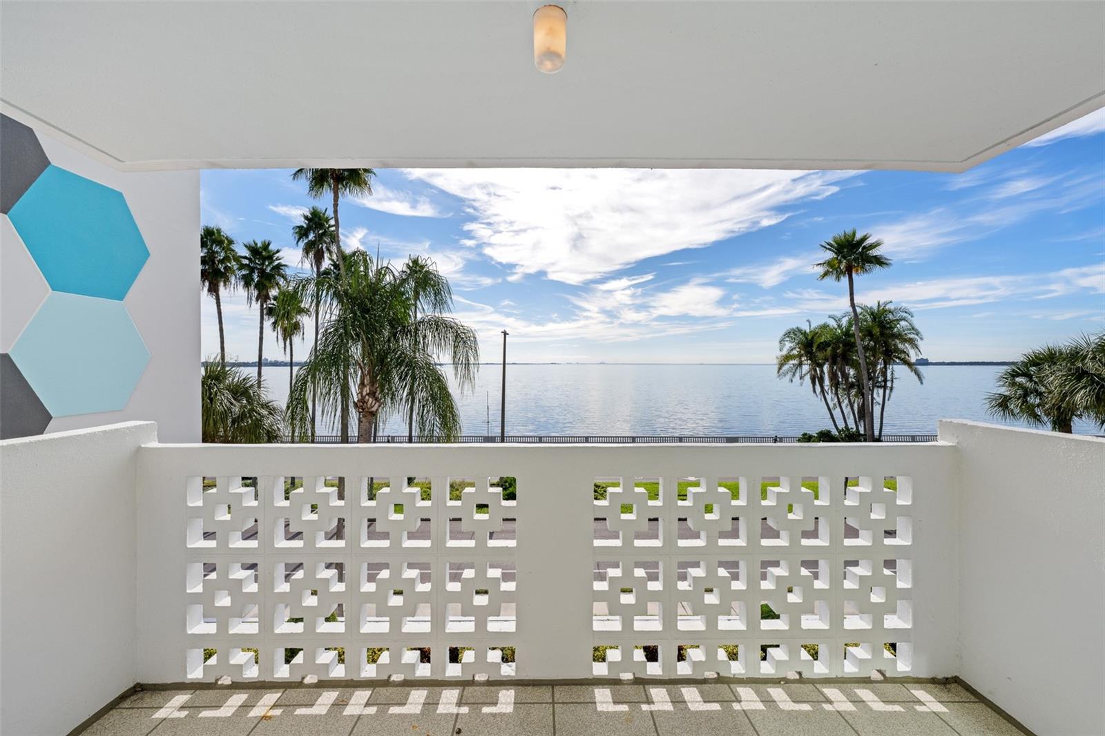 HARBOUR HOUSE CONDO - Residential