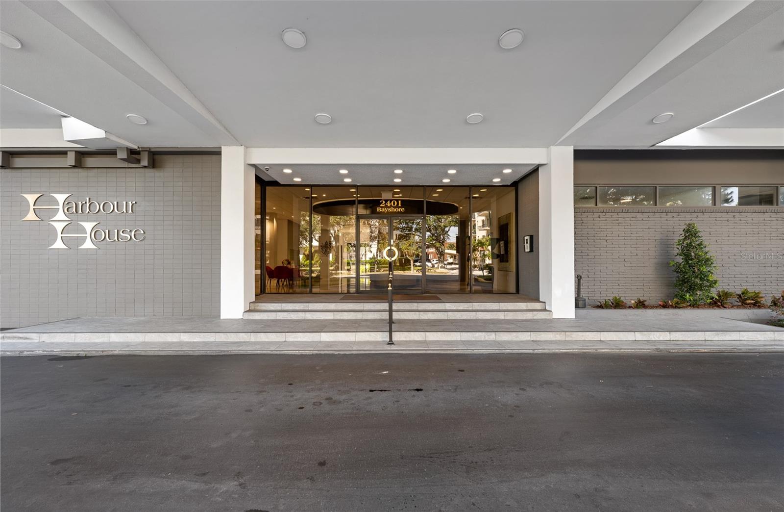 HARBOUR HOUSE CONDO - Residential