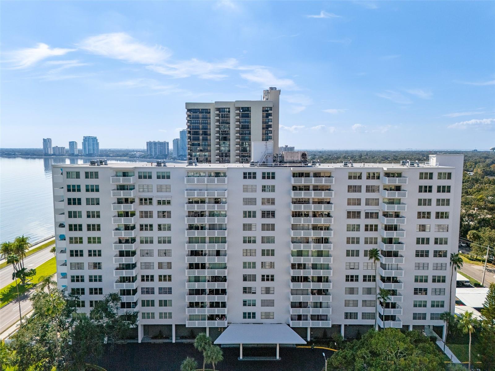 HARBOUR HOUSE CONDO - Residential