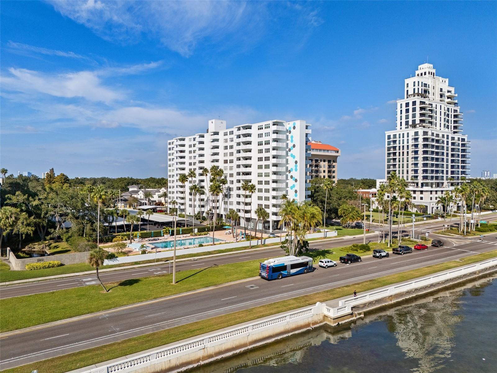 HARBOUR HOUSE CONDO - Residential