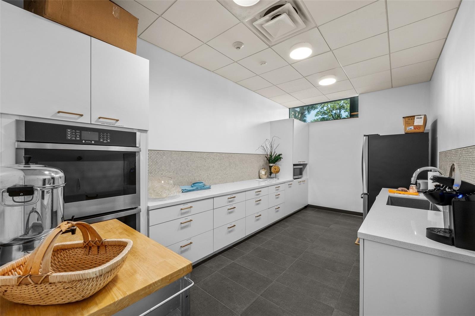 HARBOUR HOUSE CONDO - Residential