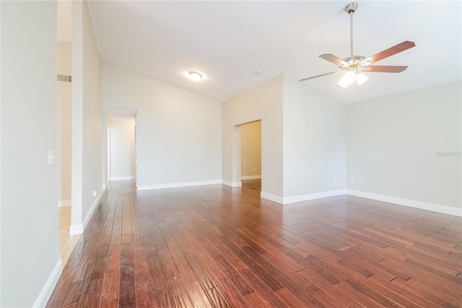 1535 LAWNDALE CIRCLE