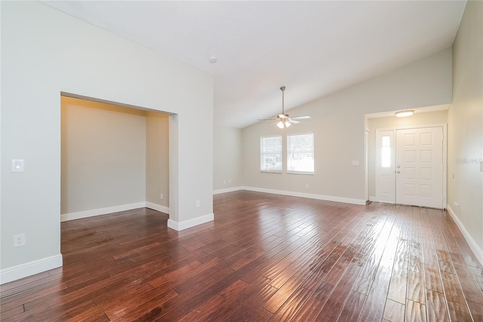 1535 LAWNDALE CIRCLE