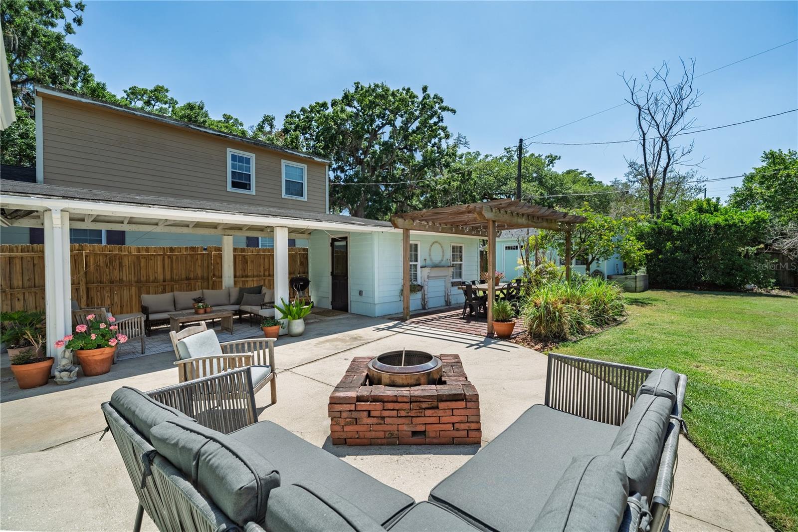 COLLEGE PARK - Residential