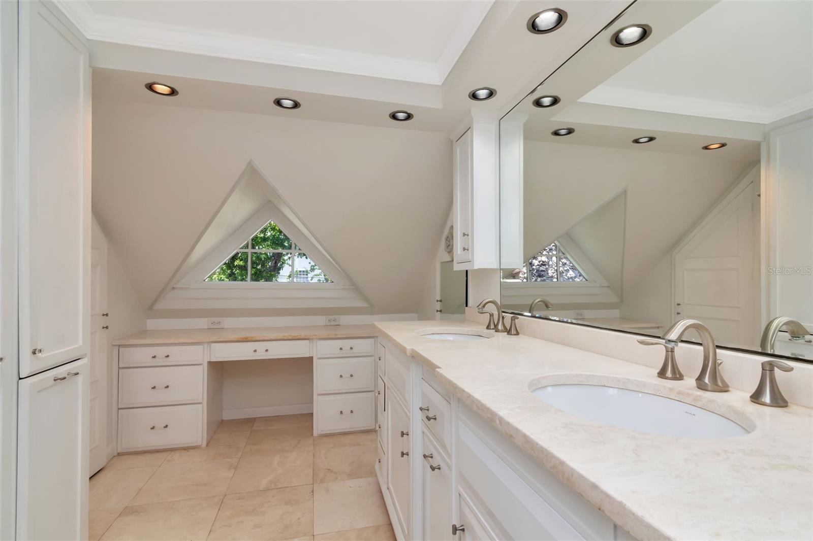 DAVIS ISLANDS PB10 PG52 TO 57 - Residential