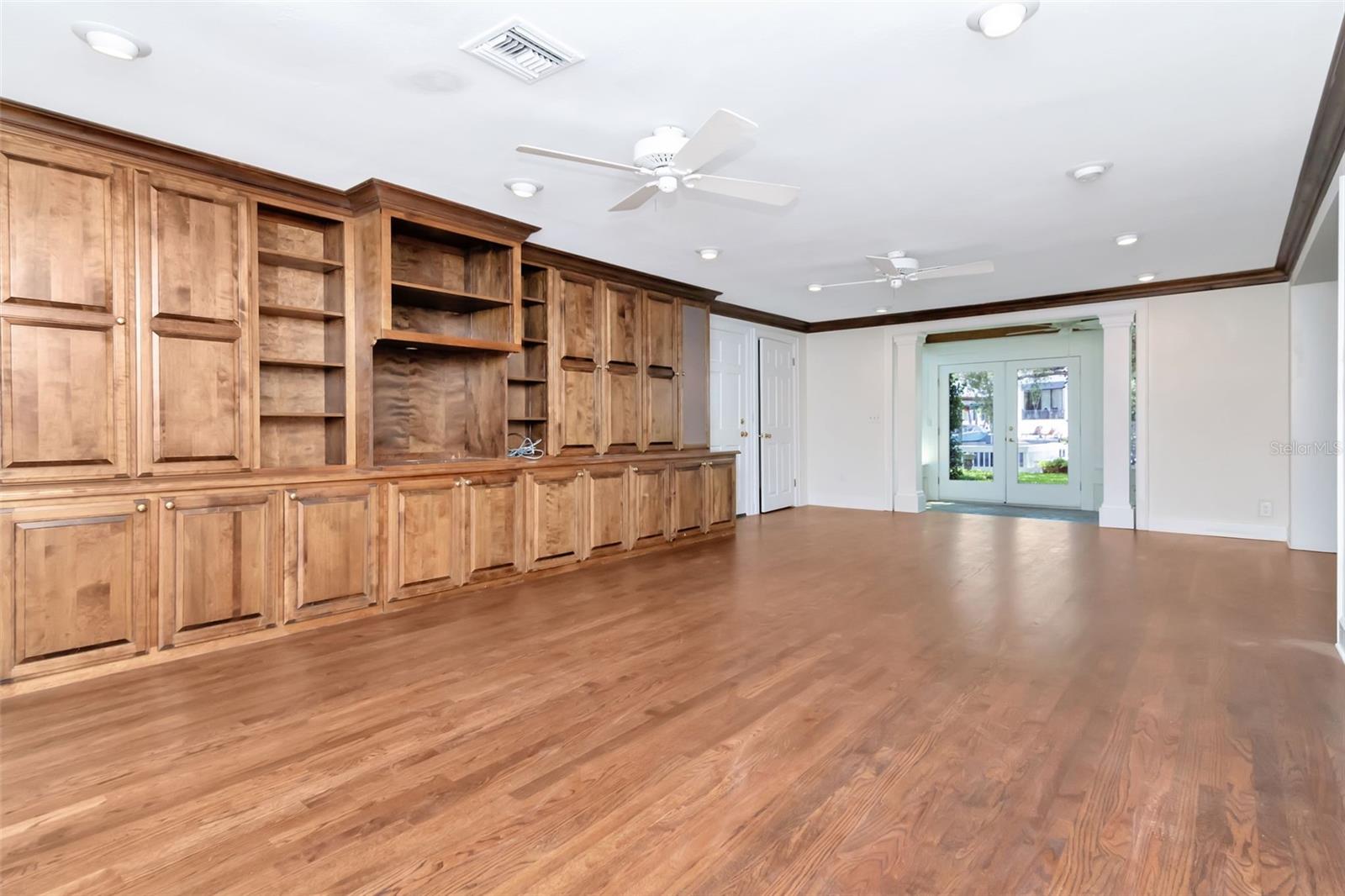 DAVIS ISLANDS PB10 PG52 TO 57 - Residential