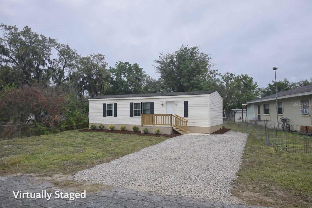 Photo of 611 Atlantic Avenue, Auburndale, FL 33823 (MLS # P4938382)