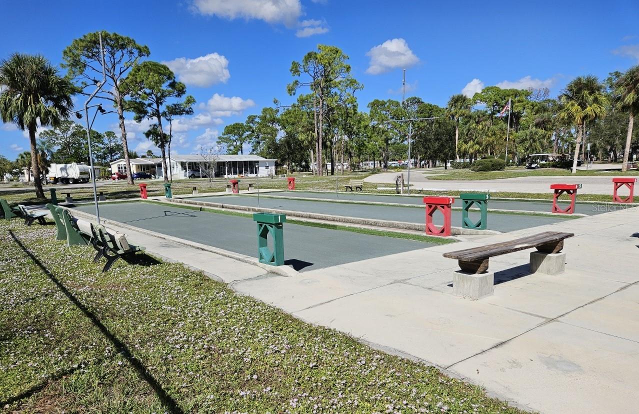HOLIDAY PARK - Land