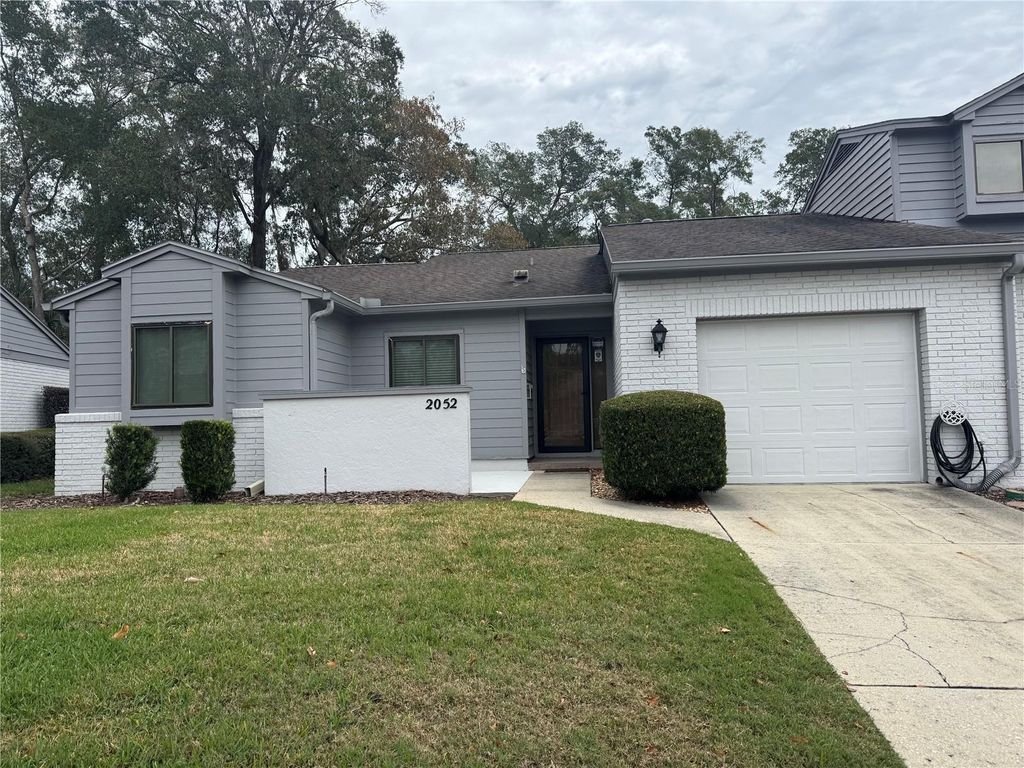 Photo of 2052 SE 37th Court Circle, Ocala, FL 34471 (MLS # OM716886)