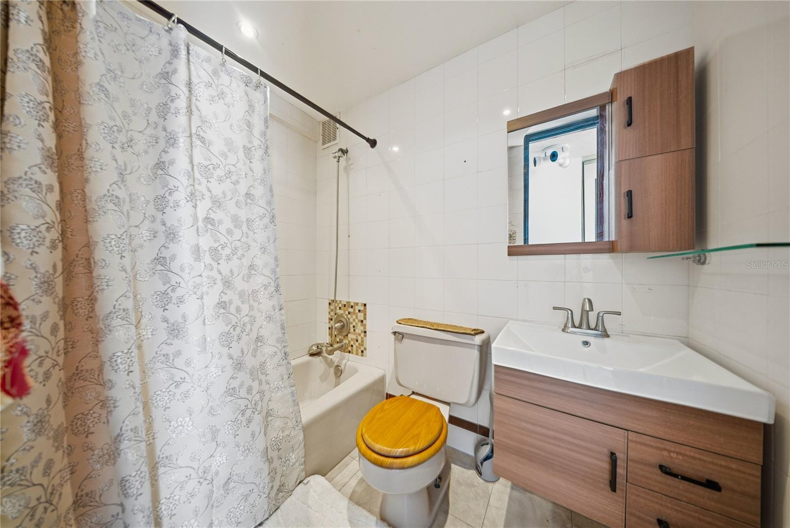 EL MIRADOR DE CONDADO - Residential